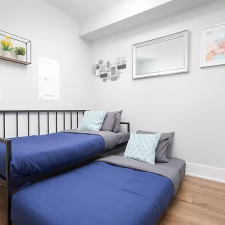 Perfect Condo Sleeps 4 Across From Cn Tower!